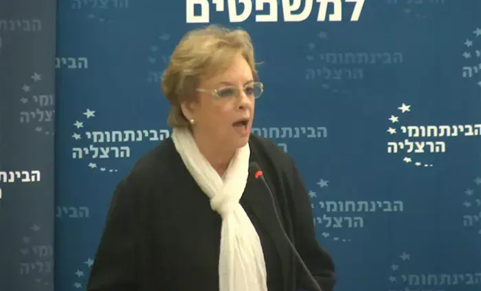 אהרן ברק: הכנסת רוצה להשתחרר ממגבלות הדמוקרטיה