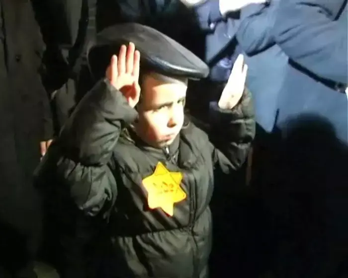 הפגנת חרדים "נגד ההסתה"; ילדים עם טלאי צהוב
