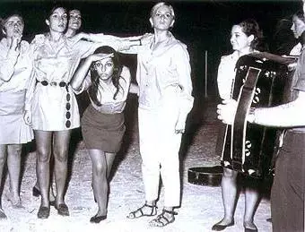 להקת הנח&rdquo;ל מתקמבקת