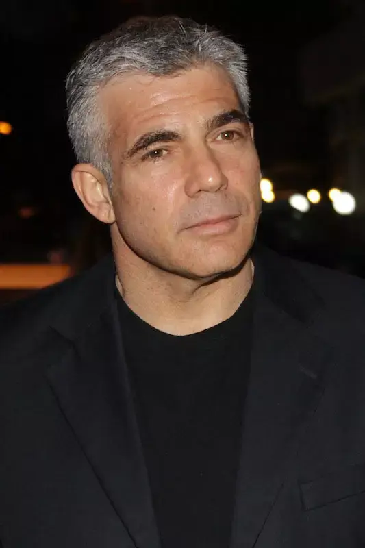 יאיר לפיד יוכל להנחות את "שירים בכיכר"