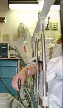 יצא מתרדמת הצעיר שהותקף ע&rdquo;י נאצים בקייב