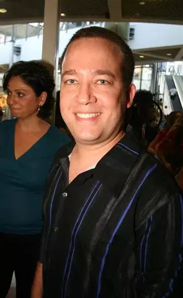 גיא פינס מחפש כתבים חדשים