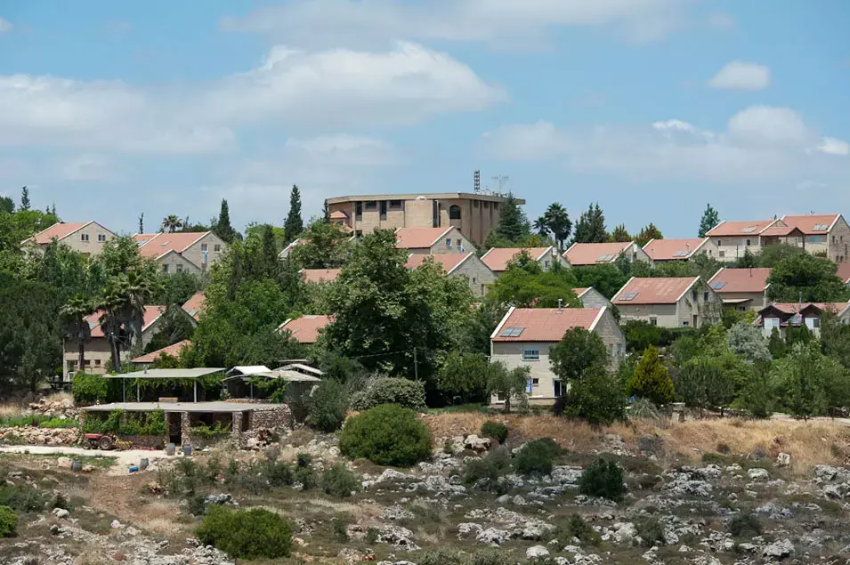 בג"ץ למדינה: להרוס המבנים שנבנו על קרקע פלסטינית בעפרה