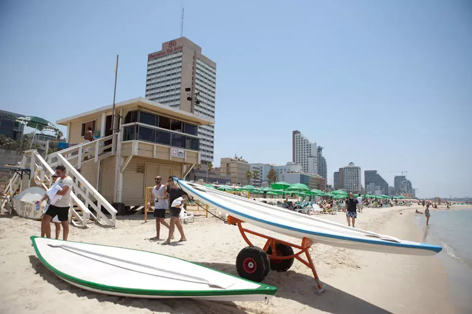 העיצומים בחופי תל אביב: איש לא לוקח אחריות