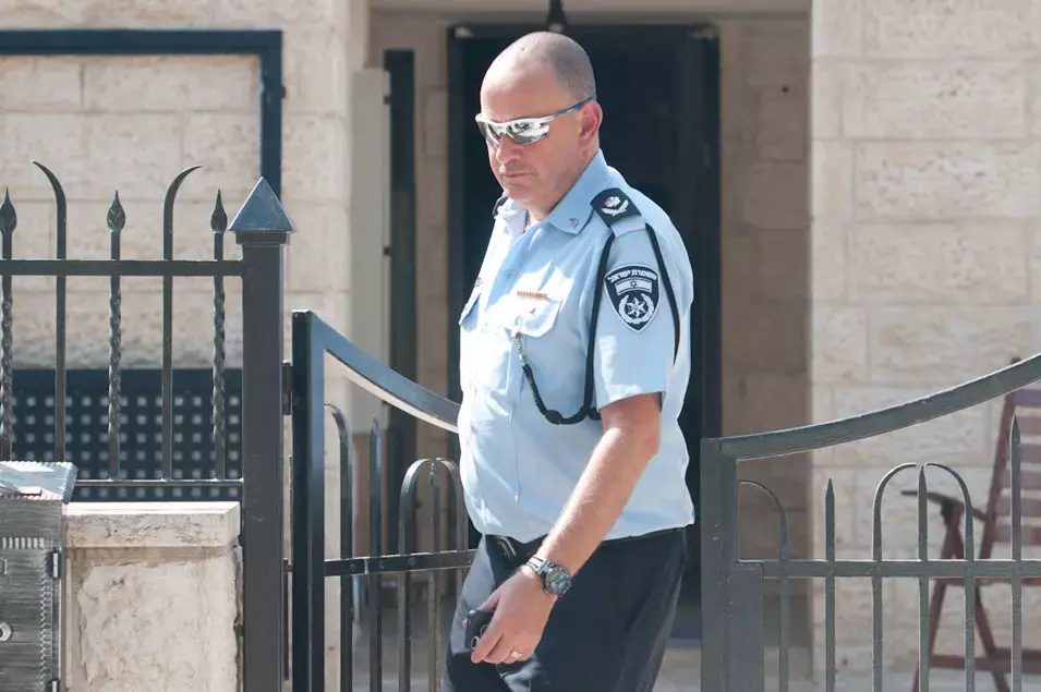 הניצב והדוח החסר: הטעות של ראש אגף התנועה שעלולה לזכות עבריין