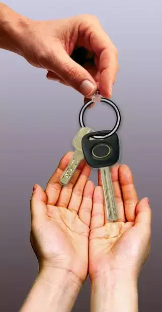 פירצה בחוק פוטרת נהגים חדשים מתקופת ליווי