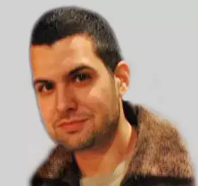 לבד בין תותחים רועמים