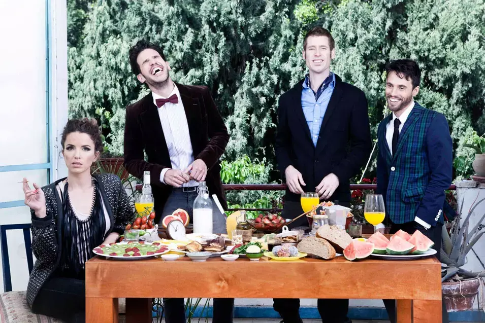 בכורה: קליפ האייפון של The WaKE Up SuzZYs