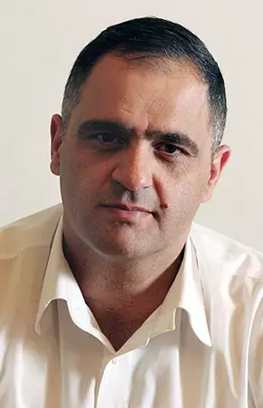 מזכיר הממשלה לשעבר החשוד בפרשת השחיתות - עובד יחזקאל