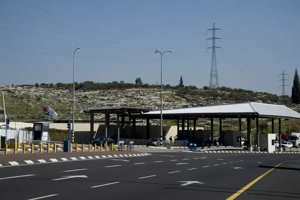שני עיתונאים ישראלים מוכרים נעצרו בגדה