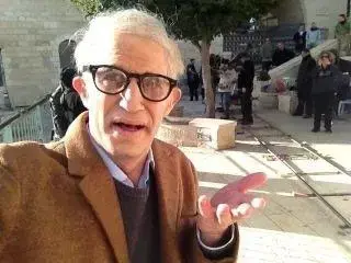 את מי יחקה גורי אלפי ב"ארץ נהדרת"?