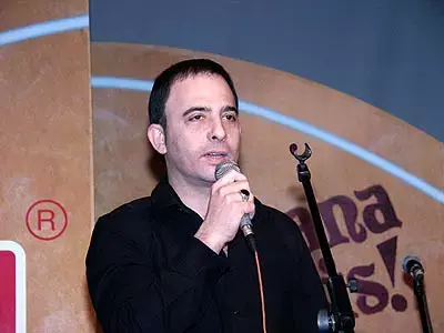 תלונה: פרסומאי בכיר העסיק בביתו משרתת