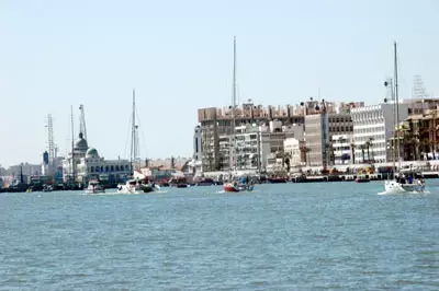 שוחררו השייטים הישראלים שעוכבו במעבר סואץ