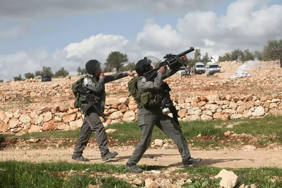 הפלסטינים: צה"ל ירה גז מדמיע והרג קשיש בשומרון