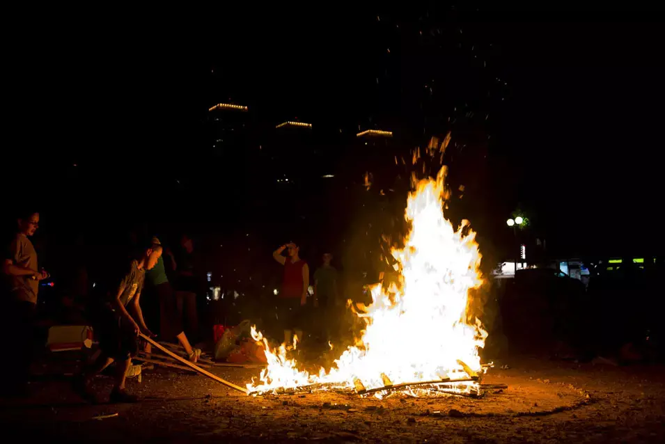 מי ינצח: מדורת ל"ג בעומר או גמר הפיינל-פור?