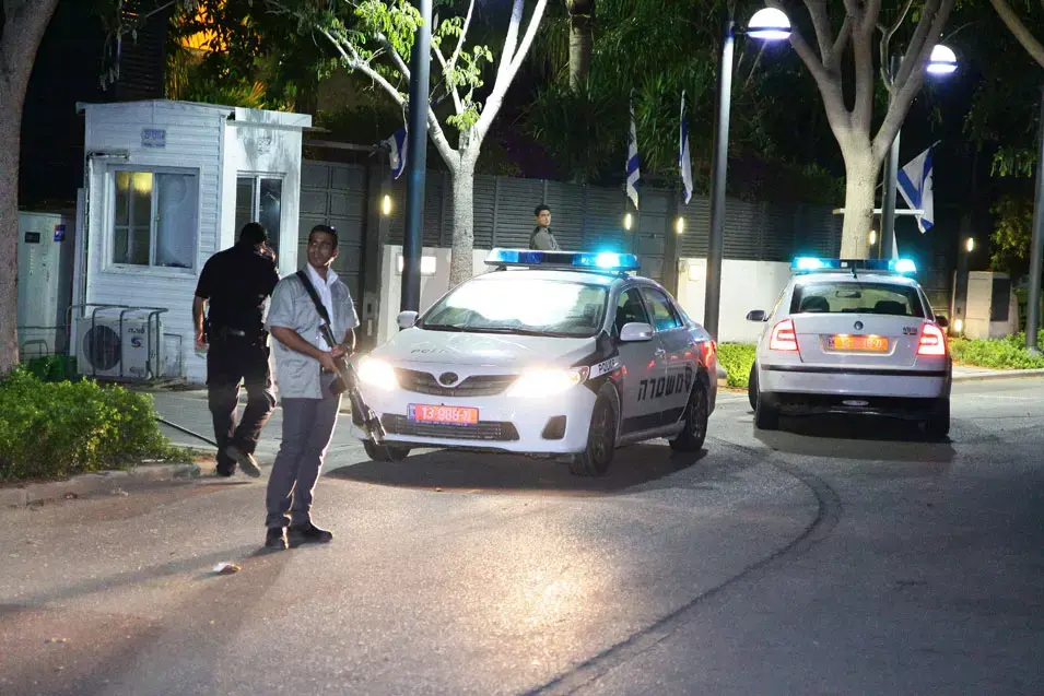 תקרית בבית ראש הממשלה בקיסריה: מאבטח נפצע קל מפליטת כדור