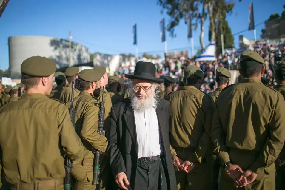 לוחמי התורה הם השכפ"ץ וחיילי צה"ל הם אפוד המגן