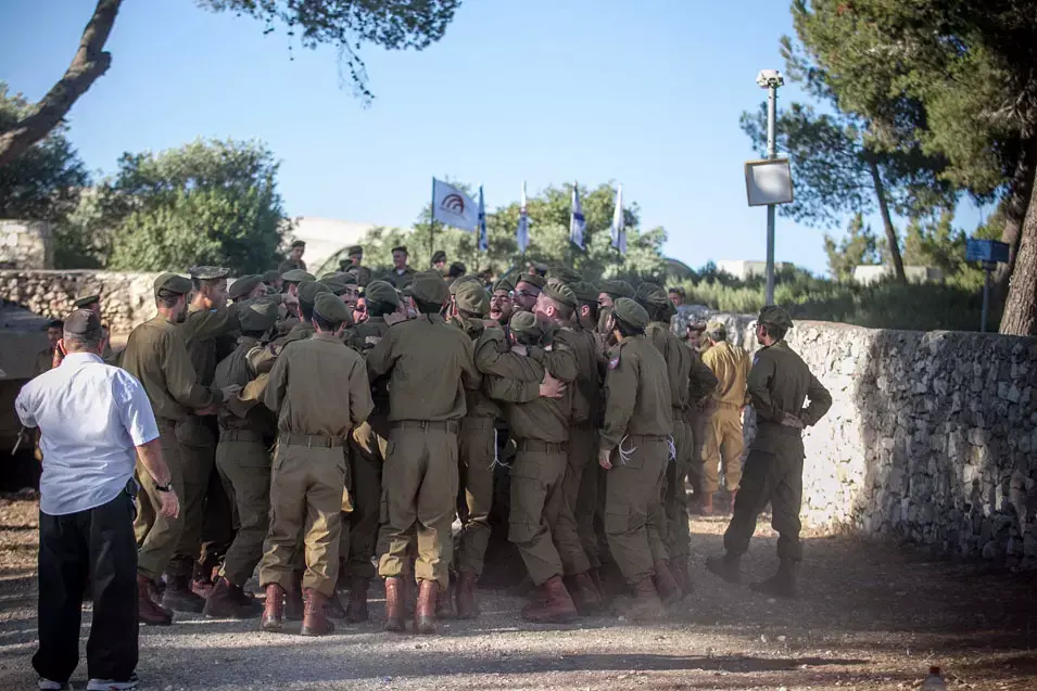 "פגיעה בחיילים חרדים נוגדת 'דעת תורה' לחלוטין"