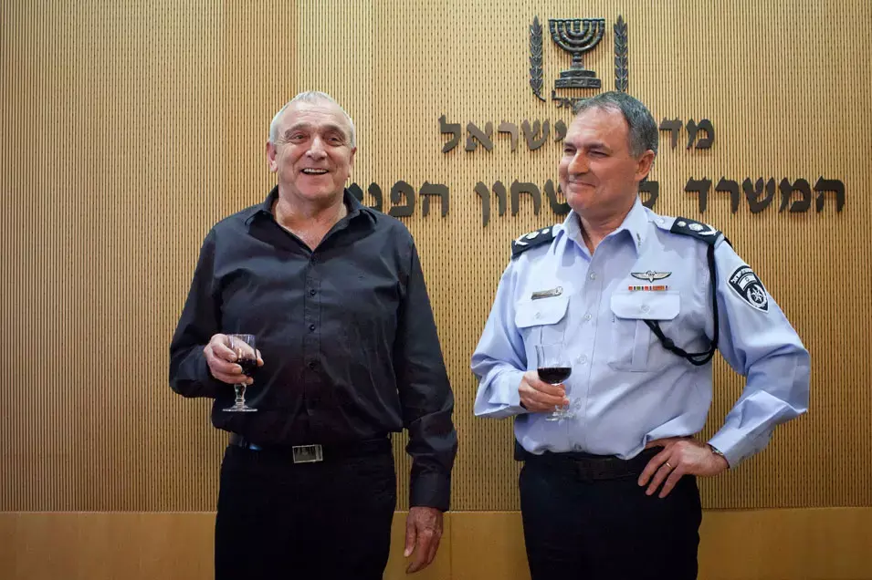 רשמית: אהרונוביץ' האריך את כהונת דנינו בשנה