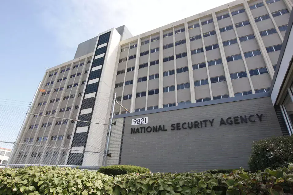 סנודן: "ה-NSA גונבת מידע מסחרי, ללא קשר לביטחון"