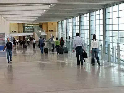 הוקפאו לשבועיים פיטורי העובדים בנתב&rdquo;ג