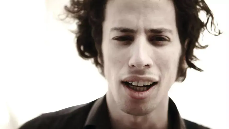 בכורה: עמית ארז ב"אינדי סיטי". צפו