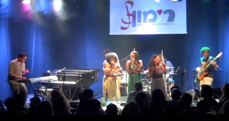 בכורה: Black Mambeat, הזוכים ב"רוקרימון", מבצעים את השיר