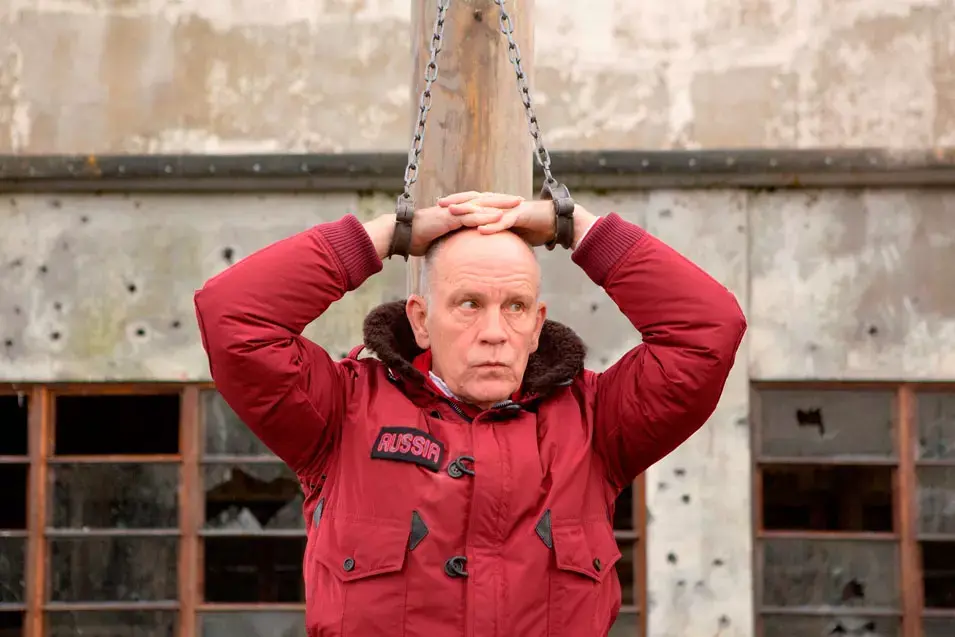 "RED 2": טיפשי, קליל ומושלם לקיץ