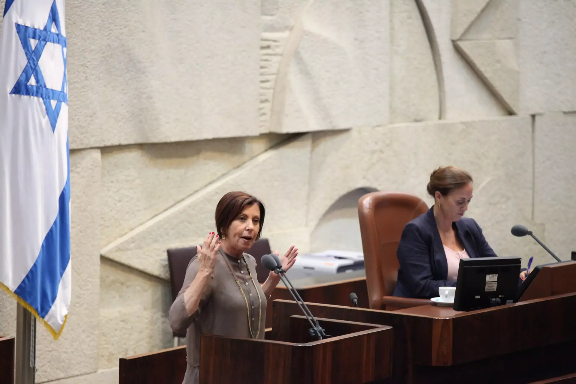 סערת "המורה השמאלן" הגיעה לכנסת: "ציד מכשפות"