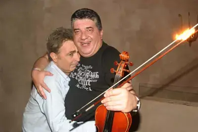 מירל רזניק והכינורות למען השלום