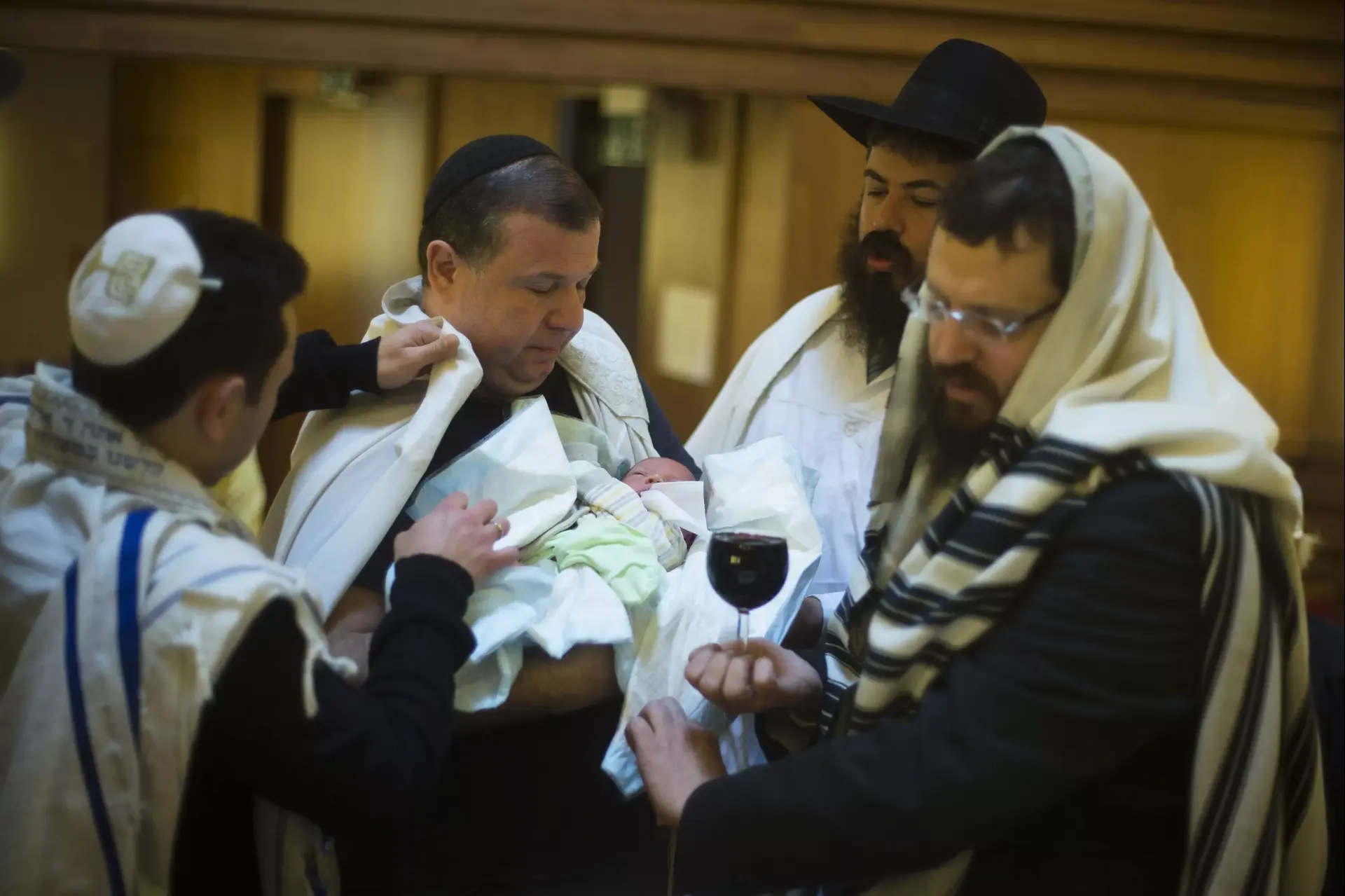 הבחירה הבטוחה: איך בוחרים מוהל לברית?