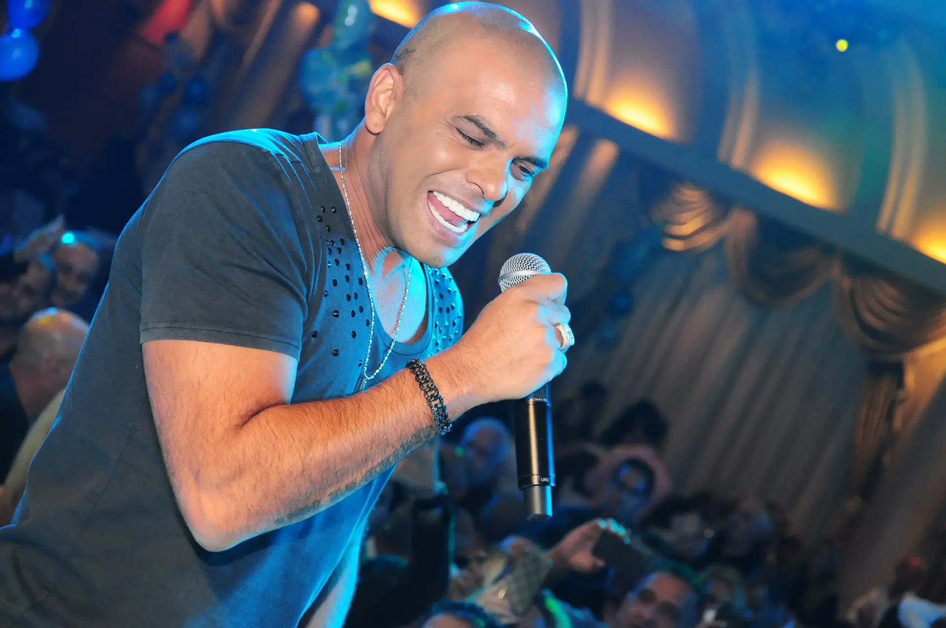 אייל גולן יפצה את המתופף לשעבר ב-90 אלף שקלים