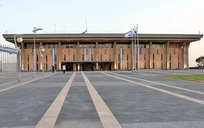 נשארו בקשר: מיהם הח"כים הבזבזנים ביותר במשכן?