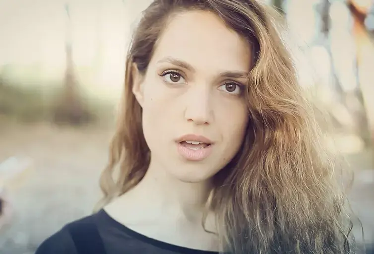 בכורה: LayerZ ומארינה מקסימיליאן לוהטים. צפו