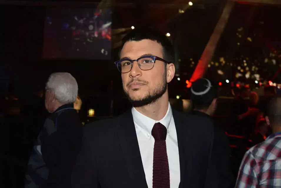 אסי עזר על רני רהב: "אמרתי להם 'האיש משוגע'"