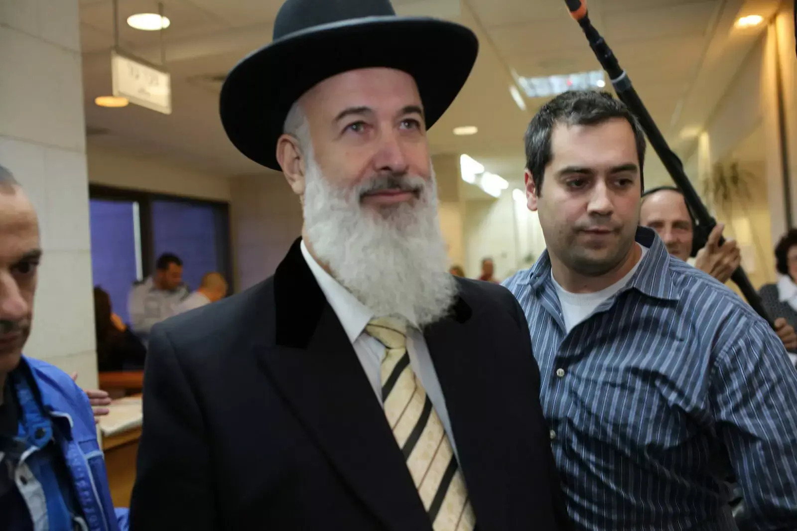 הפרקליטות: להעמיד לדין את הרב יונה מצגר על קבלת שוחד