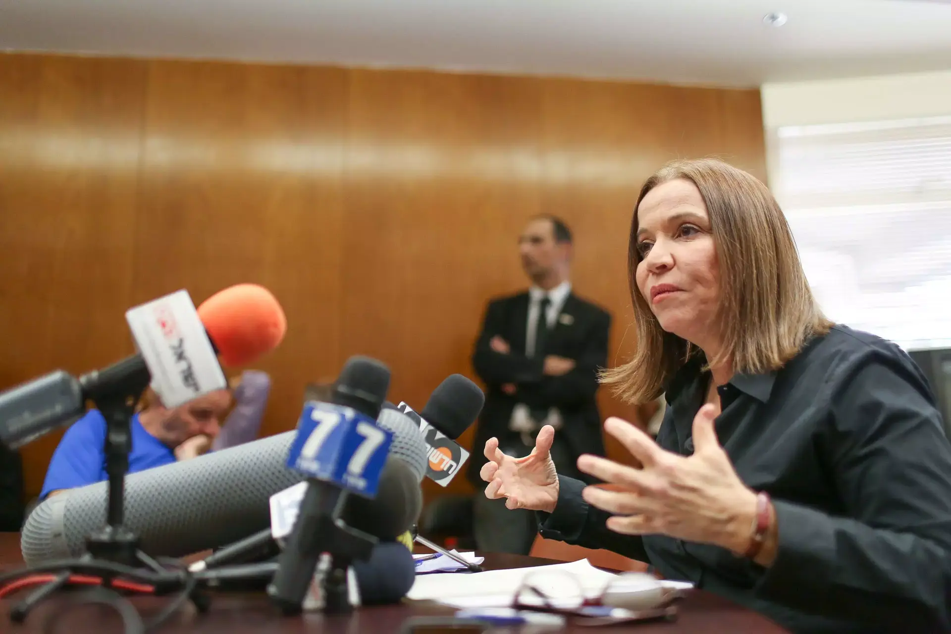 חי: שלי יחימוביץ' ואלדד יניב בכנס על יוקר המחיה