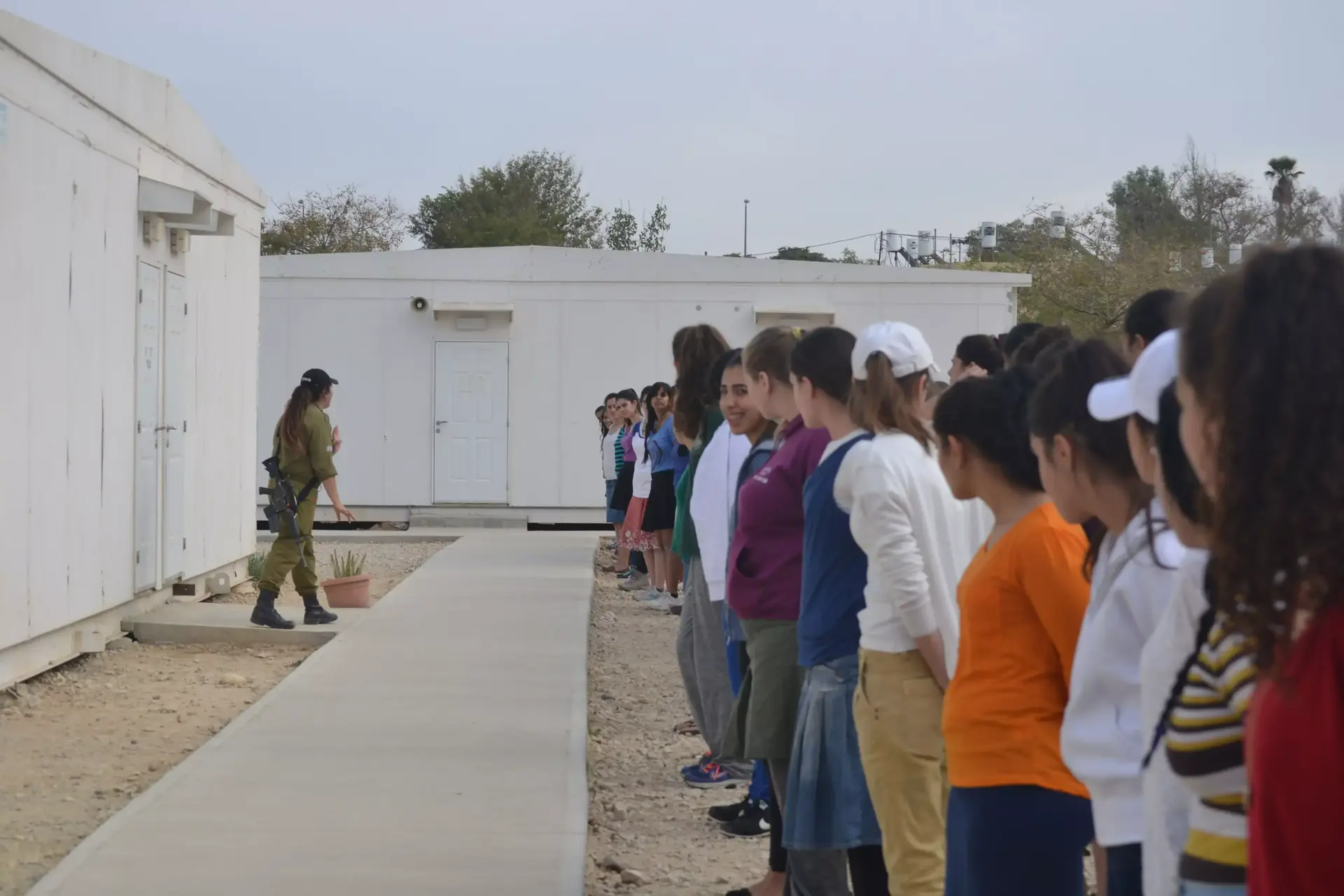 "מחיקה בוטה של השירות": חוברת של משרד החינוך שוללת גיוס דתיות
