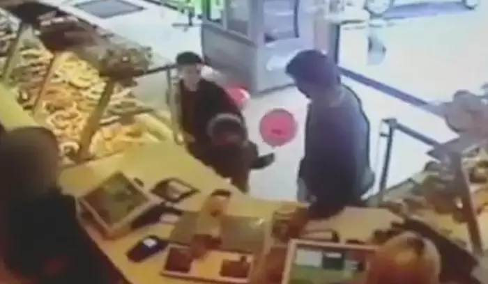 אב מצרפת שזעזע את המדינה ברצח ילדיו התאבד במעצר