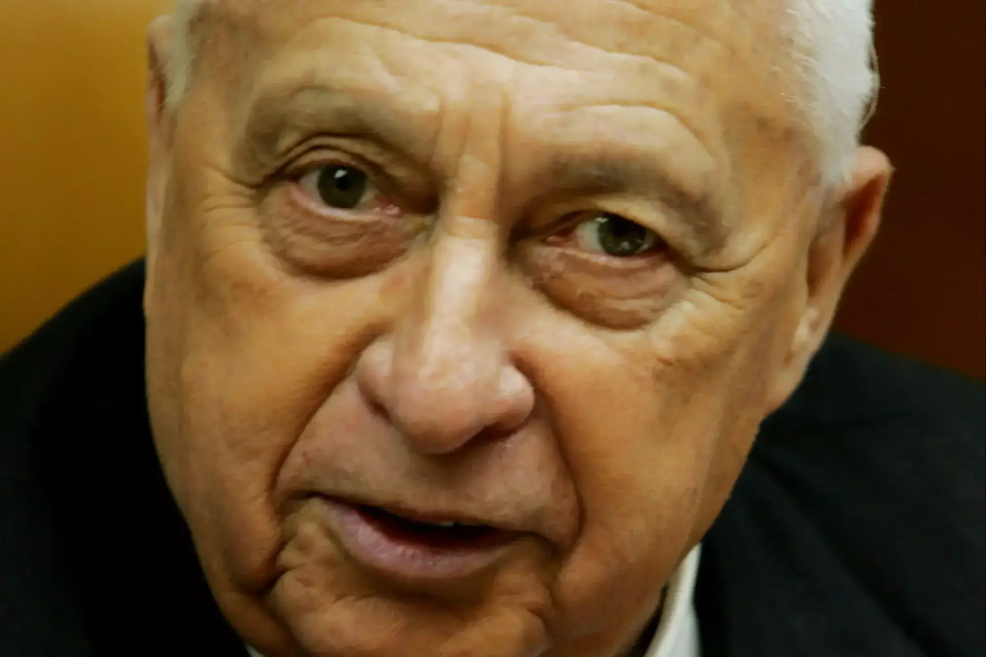 נלחמים על חייו