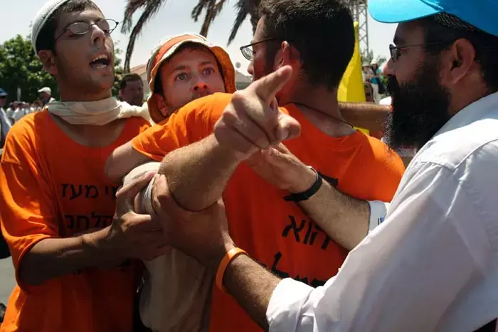 עשור להתנתקות החילונית