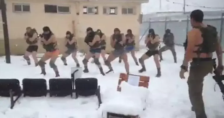 הקצין ששלח את חייליו לזחול בשלג: "בשביל הכיף"