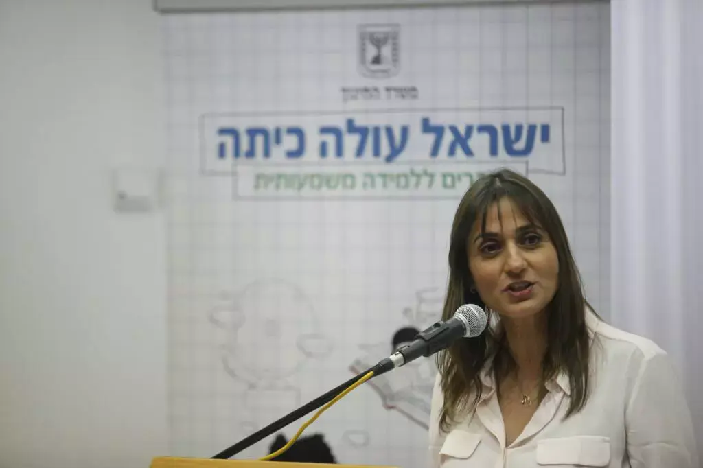 חשד: רכז בחינות מהמרכז הדליף את הבגרות באנגלית