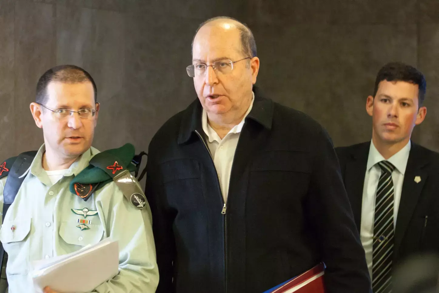 חי: שר הביטחון יעלון בטקס יום השואה הבינלאומי