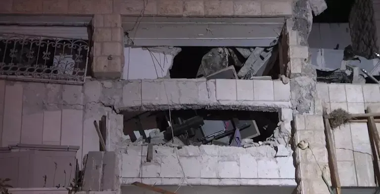 האזינו לשיחה למוקד מד"א: "כל הבניין קרס"