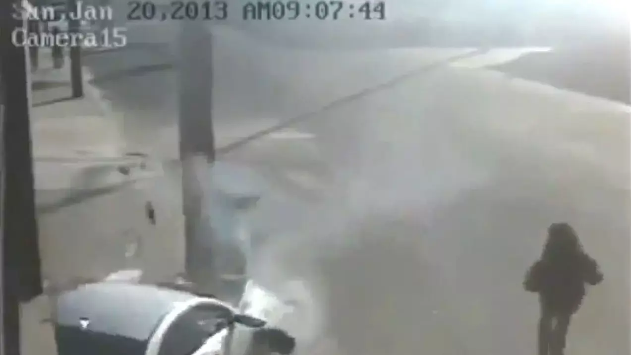 החדשות בדקה: צפו באישה ניצלת מתאונה ברגע האחרון