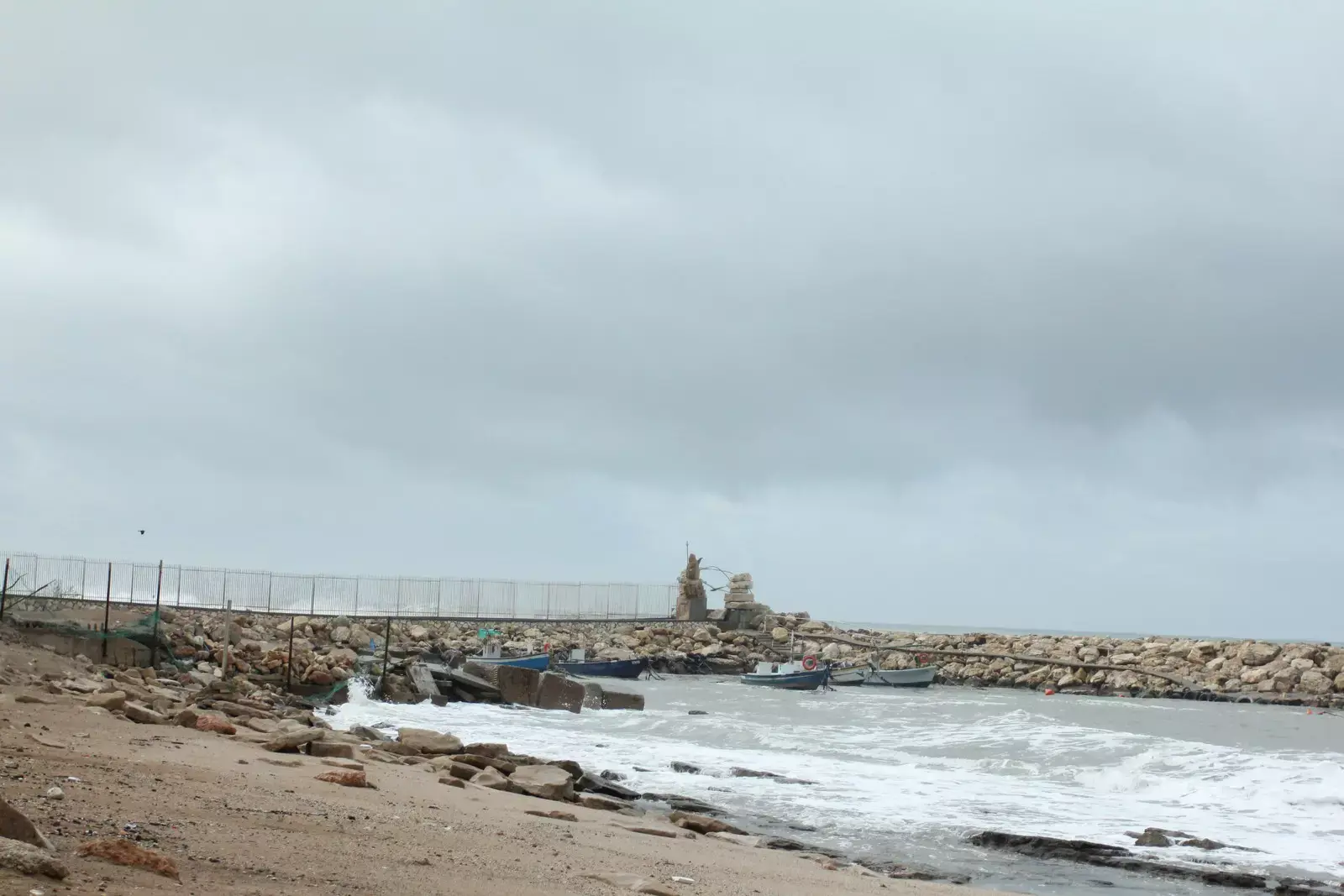 מזג האוויר: טמפרטורות גבוהות וגשם קל