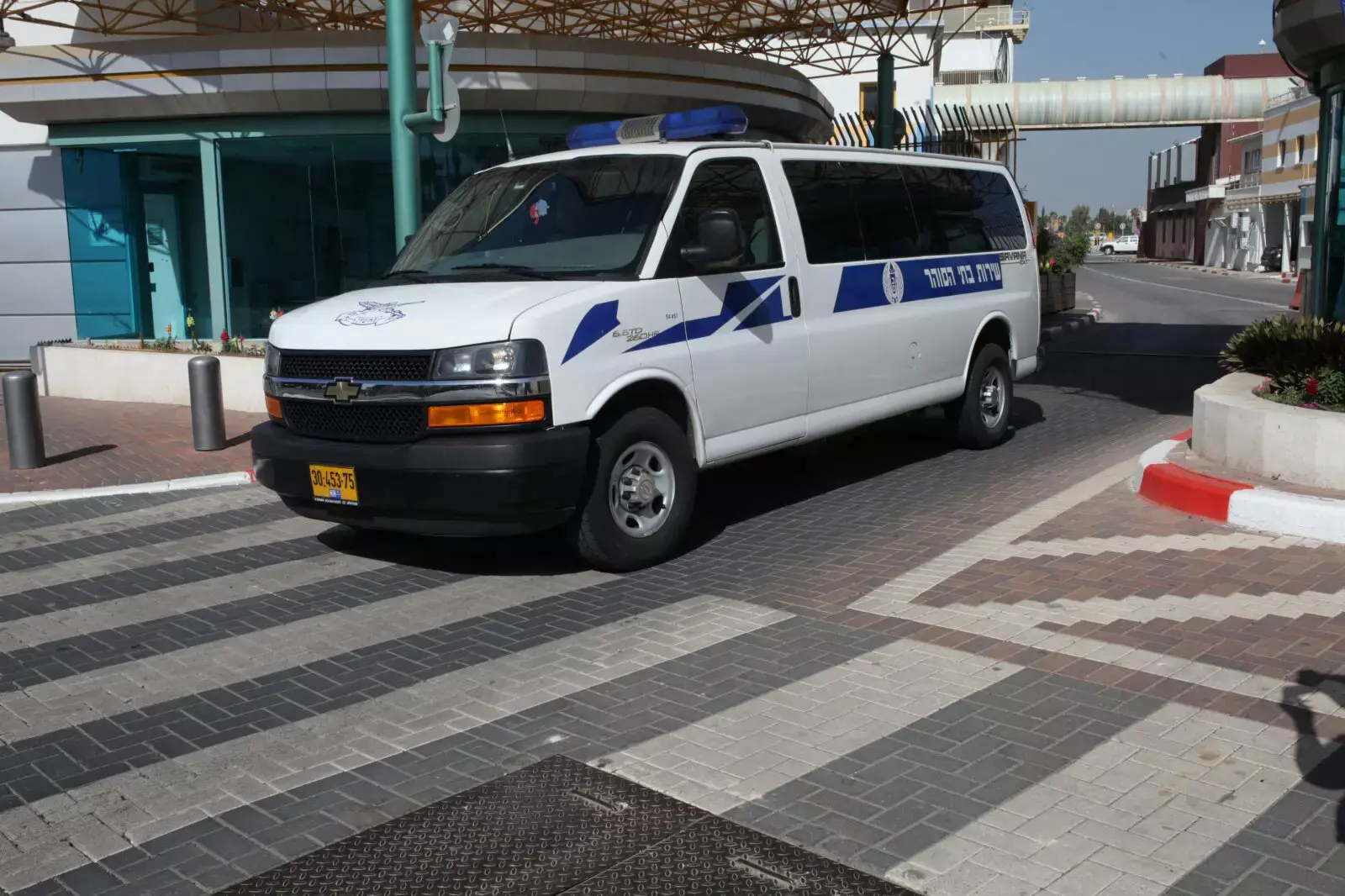 חשד: סוהר הבריח סמים לאסירים בכלא בתמורה לכסף