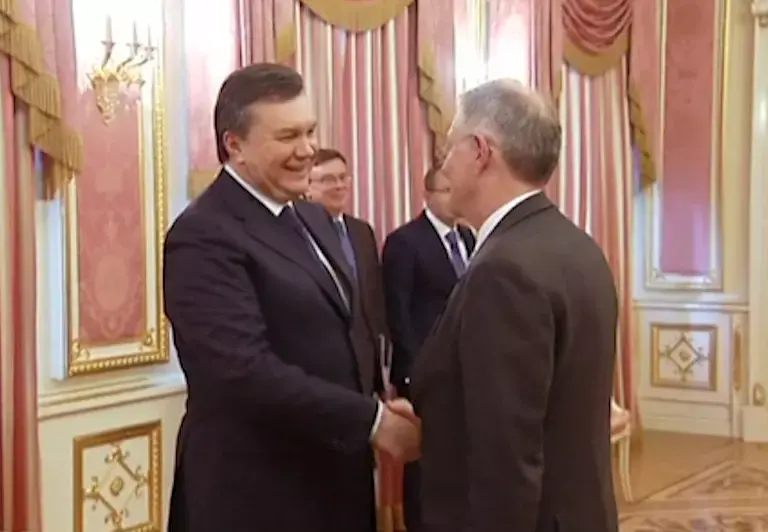 באמצע המשבר הפוליטי: נשיא אוקראינה יצא לחופשת מחלה