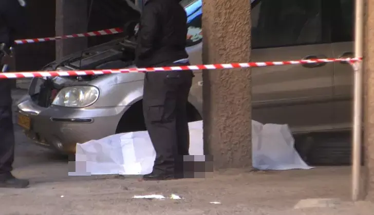 שכב מתחת לרכב כדי לתקן פנצ'ר - ונמחץ למוות